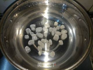 冰糖雪梨菠萝汤的做法步骤：3