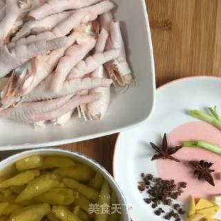 泡椒凤爪的做法步骤：1