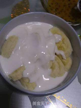 低脂好晚餐～香蕉百香果沙拉的做法步骤：3