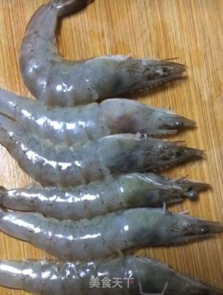 炸虾的做法步骤：1