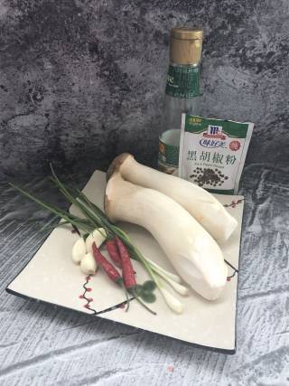 黑胡椒香煎杏鲍菇的做法步骤：1