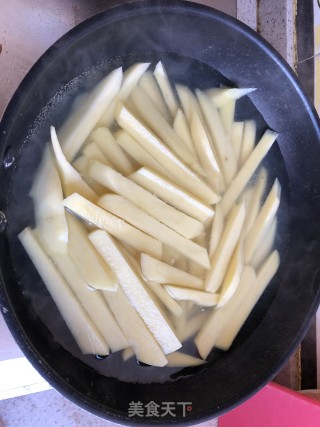 蒜香薯条的做法步骤：3