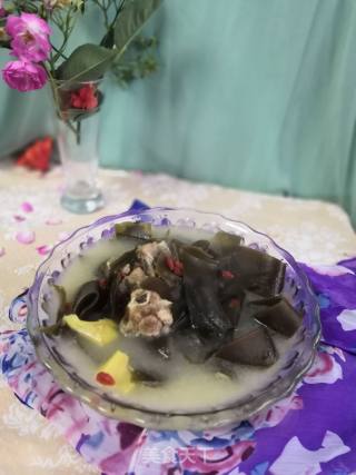 排骨海带汤的做法步骤：2