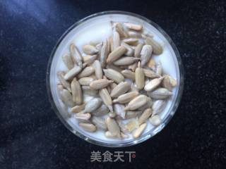 酸奶盆栽????的做法步骤：4