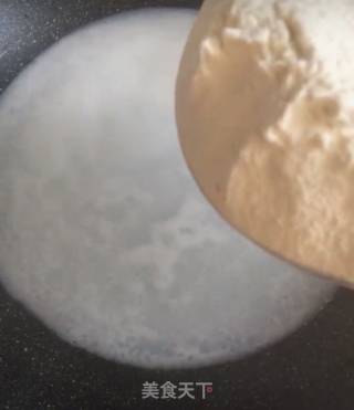 牛奶鸡蛋条的做法步骤：2