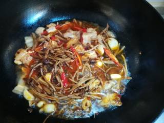 五花肉烧茶树菇的做法步骤：11