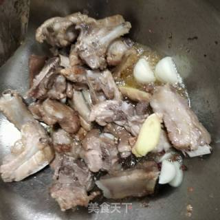 糖醋排骨的做法步骤：6