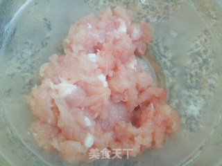 鸡蛋肉泥的做法步骤：1