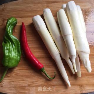 素炒茭白的做法步骤：1