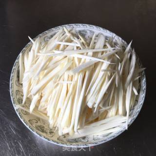 素炒茭白的做法步骤：2