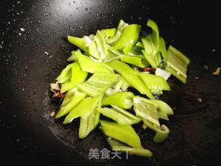 青椒炒鸡蛋的做法步骤：9