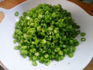 炝炒空心菜杆的做法步骤：2