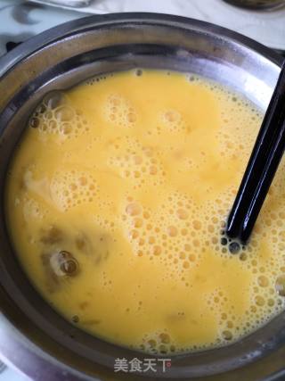 下饭菜～酱炒鸡蛋的做法步骤：1
