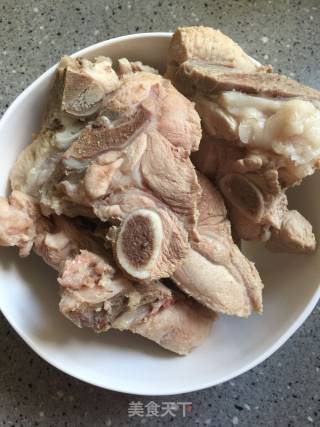 润燥补水润肺西洋菜猪骨汤的做法步骤：3