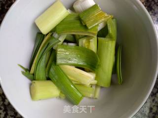 酸菜炒魔芋豆腐的做法步骤：4
