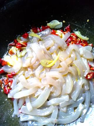 酸菜炒魔芋豆腐的做法步骤：6