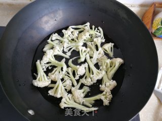 香肠木耳炒花菜的做法步骤：4