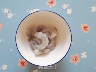 茄汁虾仁的做法步骤：2
