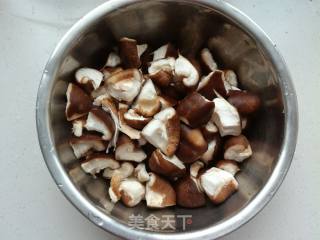 香菇油面筋的做法步骤：2