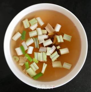鲅鱼丸子汤的做法步骤：1