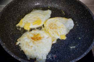 尖椒炒荷包蛋的做法步骤：2