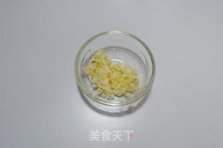 马蹄虾仁炒秋葵的做法步骤：3