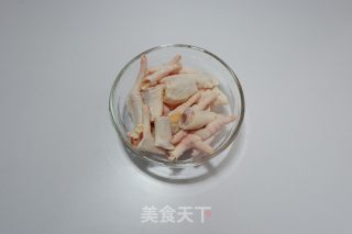 鲍菇焖鸡爪的做法步骤：1