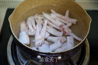 鲍菇焖鸡爪的做法步骤：2