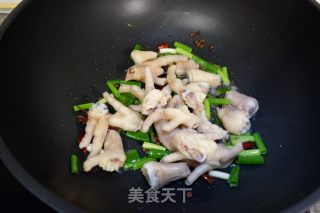 鲍菇焖鸡爪的做法步骤：7