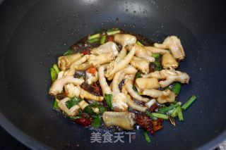 鲍菇焖鸡爪的做法步骤：8