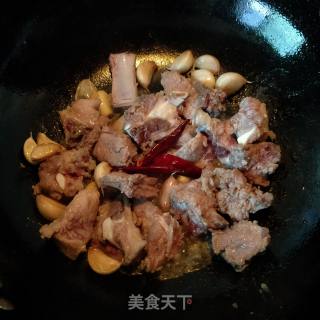 排骨焖茶树菇的做法步骤：5