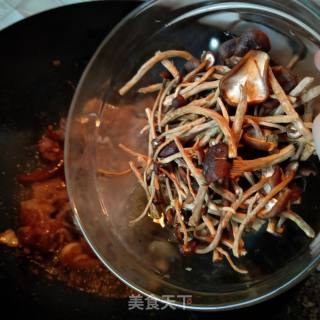 排骨焖茶树菇的做法步骤：10