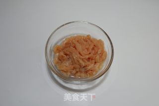 芫爆鸡丝的做法步骤：1