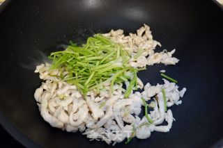 芫爆鸡丝的做法步骤：9