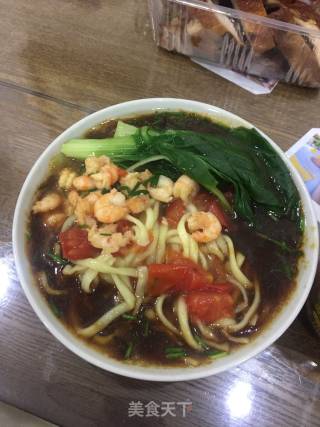 西红柿虾仁青菜面的做法步骤：8
