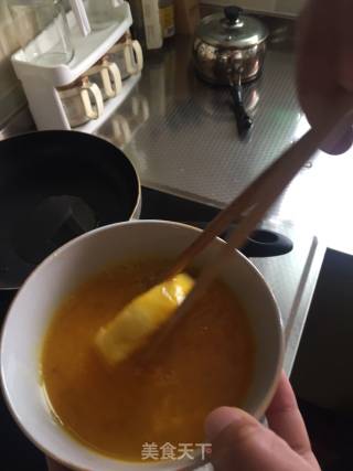 鸡蛋裹馒头的做法步骤：3