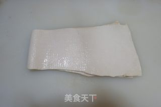 雪白的猪皮冻的做法步骤：1