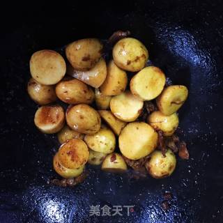 红烧小土豆的做法步骤：4
