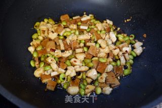 豆米鸡丁炒香干的做法步骤：11