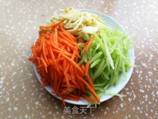菠菜三丝卷饼的做法步骤：1