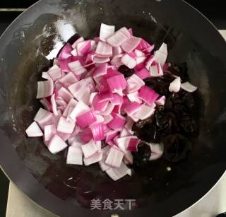 洋葱木耳炒鸡蛋的做法步骤：4