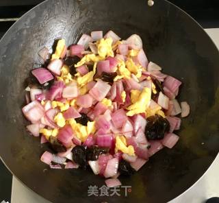 洋葱木耳炒鸡蛋的做法步骤：6