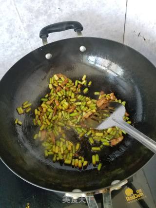 蒜苔肉丝炒拉条的做法步骤：6
