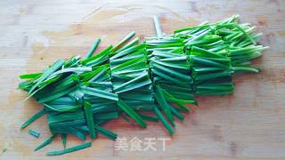 韭菜炒鸡蛋的做法步骤：2