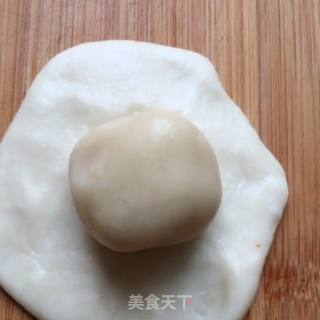 蛋黄酥的做法步骤：2