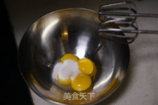 全家都爱吃的奶油瑞士卷的做法步骤：2