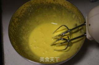 全家都爱吃的奶油瑞士卷的做法步骤：3