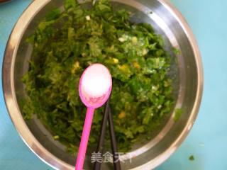 芹菜叶炒鸡蛋的做法步骤：2