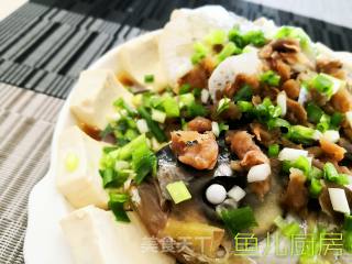 菜脯豆腐蒸鱼头──“鱼儿厨房”私房菜的做法步骤：8