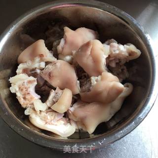 烧猪蹄的做法步骤：1